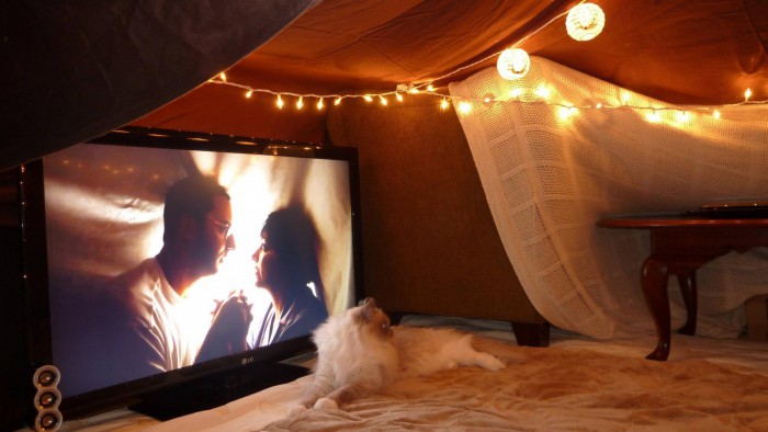 blanket fort in blanket fort 1600x12001