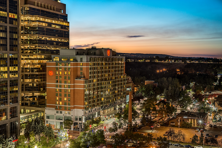 sm 003 Sheraton Eau Clair Exterior Evening